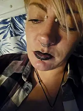 Snapshot of PinkTheHawk chatting on 23, 1, 2025 PinkTheHawk online show from 23, 1, 2025