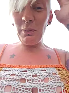 Snapshot of PinkTheHawk chatting on 28, 2, 2025 PinkTheHawk online show from 28, 2, 2025