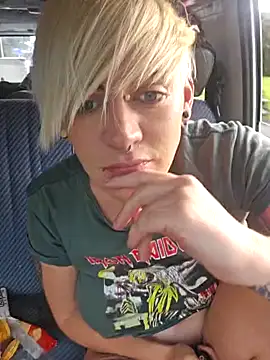 Snapshot of PinkTheHawk chatting on 9, 3, 2025 PinkTheHawk online show from 9, 3, 2025