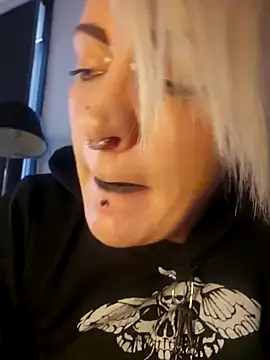 Snapshot of PinkTheHawk chatting on 28, 9, 2025 PinkTheHawk online show from 28, 9, 2025