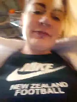 Snapshot of PinkTheHawk chatting on 5, 10, 2025 PinkTheHawk online show from 5, 10, 2025