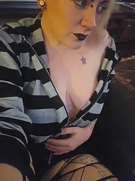 Snapshot of PinkTheHawk chatting on 16, 10, 2025 PinkTheHawk online show from 16, 10, 2025