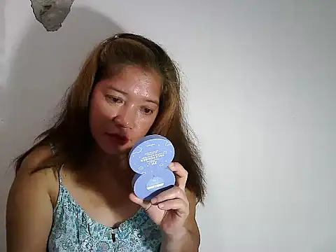 Snapshot of wethornypussy4u chatting on 17, 9, 2025 wethornypussy4u online show from 17, 9, 2025