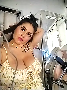 chelaqueen  online show from 5, 11, 2025