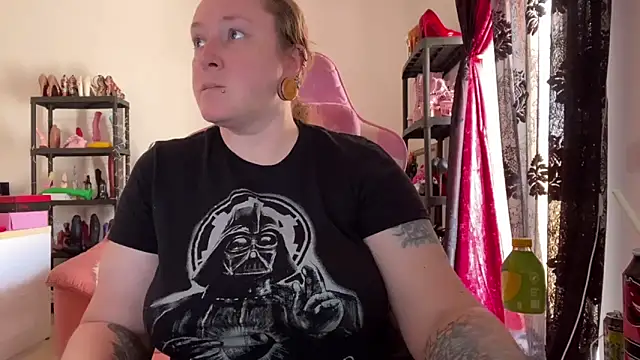 kisicaxx online show from 15, 4, 2026