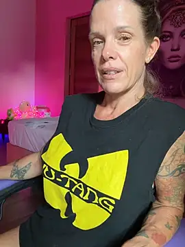 Snapshot of mommyselenafit_ chatting on 6, 3, 2026 mommyselenafit online show from 6, 3, 2026