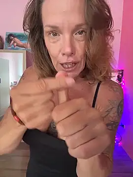 Snapshot of mommyselenafit_ chatting on 1, 4, 2026 mommyselenafit online show from 1, 4, 2026