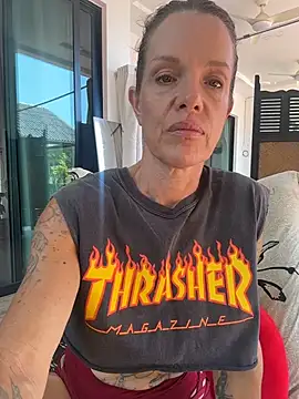 Snapshot of mommyselenafit_ chatting on 2, 4, 2026 mommyselenafit online show from 2, 4, 2026