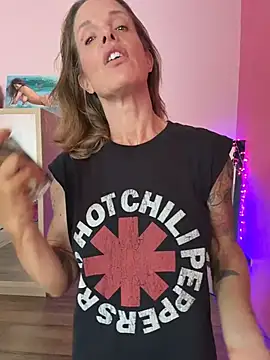 Snapshot of mommyselenafit_ chatting on 10, 4, 2026 mommyselenafit online show from 10, 4, 2026