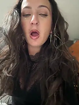 Snapshot of itsCassie chatting on 16, 12, 2025 itsCassie online show from 16, 12, 2025