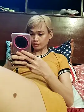Snapshot of QueenSoreal chatting on 4, 6, 2026 QueenSoreal online show from 4, 6, 2026