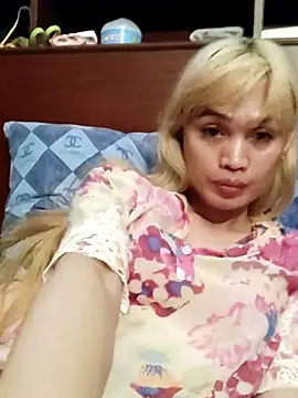 Snapshot of QueenSoreal chatting on 12, 7, 2026 QueenSoreal online show from 12, 7, 2026