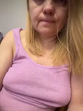 Snapshot of Susanel chatting on 22, 12, 2024 Susanel online show from 22, 12, 2024