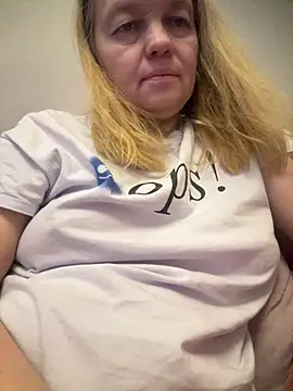 Snapshot of Susanel chatting on 4, 1, 2025 Susanel online show from 4, 1, 2025