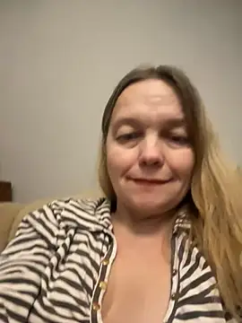 Snapshot of Susanel chatting on 7, 1, 2025 Susanel online show from 7, 1, 2025