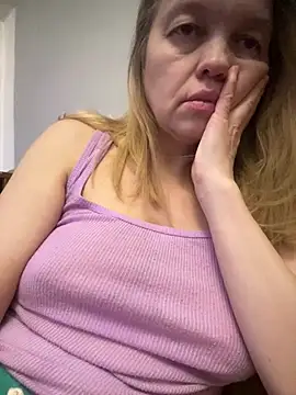 Snapshot of Susanel chatting on 10, 1, 2025 Susanel online show from 10, 1, 2025