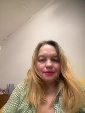 Snapshot of Susanel chatting on 12, 1, 2025 Susanel online show from 12, 1, 2025