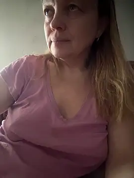 Snapshot of Susanel chatting on 6, 3, 2025 Susanel online show from 6, 3, 2025