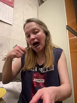 Snapshot of Susanel chatting on 7, 3, 2025 Susanel online show from 7, 3, 2025