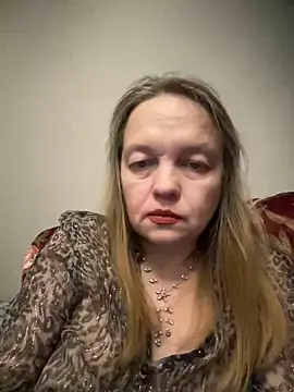 Snapshot of Susanel chatting on 8, 3, 2025 Susanel online show from 8, 3, 2025