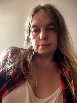 Snapshot of Susanel chatting on 12, 9, 2025 Susanel online show from 12, 9, 2025