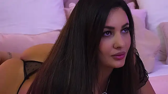 YaaraCollins online show from 6, 11, 2025