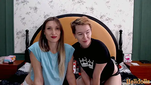 Snapshot of Helldollz chatting on 16, 10, 2025 Helldollz online show from 16, 10, 2025