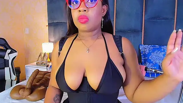 CaseyMoon online show from 19, 10, 2025