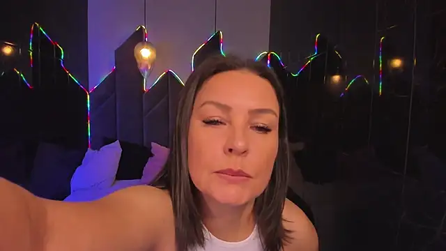 Snapshot of MilenaMellow chatting on 15, 10, 2025 MilenaMellow online show from 15, 10, 2025