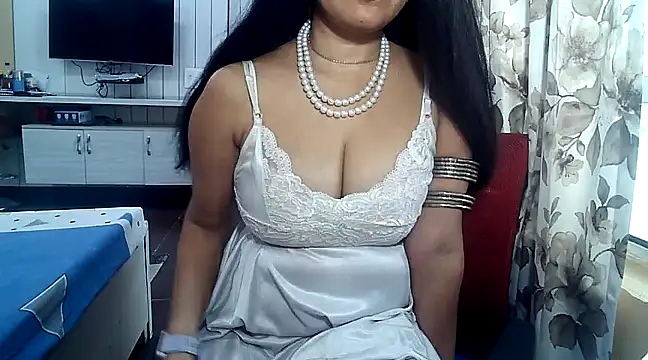 Snapshot of yourradhika chatting on 9, 12, 2024 yourradhika online show from 9, 12, 2024