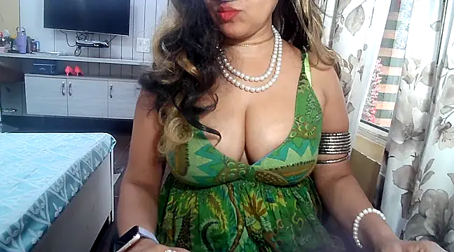 Snapshot of yourradhika chatting on 5, 2, 2025 yourradhika online show from 5, 2, 2025