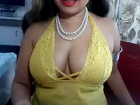 Snapshot of yourradhika chatting on 6, 3, 2025 yourradhika online show from 6, 3, 2025