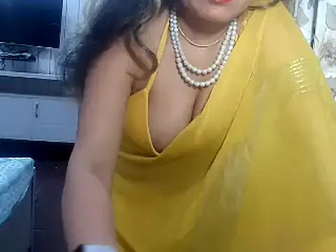 Snapshot of yourradhika chatting on 6, 3, 2025 yourradhika online show from 6, 3, 2025