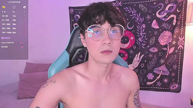 Snapshot of LeaneSeb chatting on 15, 12, 2024 LeaneSeb online show from 15, 12, 2024