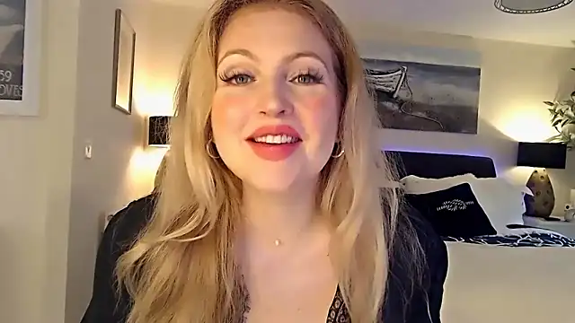 Snapshot of AlbanyWhite chatting on 10, 3, 2025 AlbanyWhite online show from 10, 3, 2025