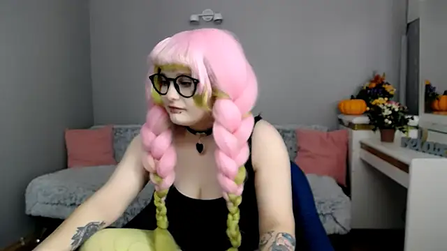 Estheri online show from 25, 11, 2025