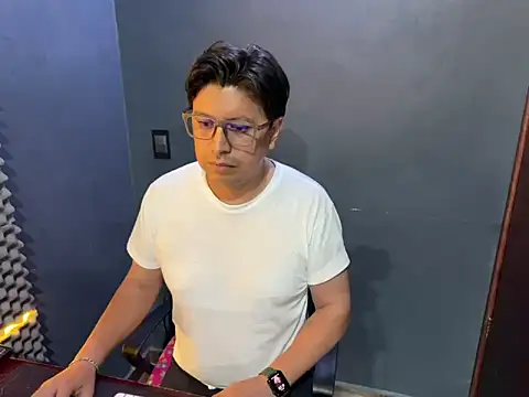 Snapshot of TheSantis chatting on 14, 3, 2025 TheSantis online show from 14, 3, 2025