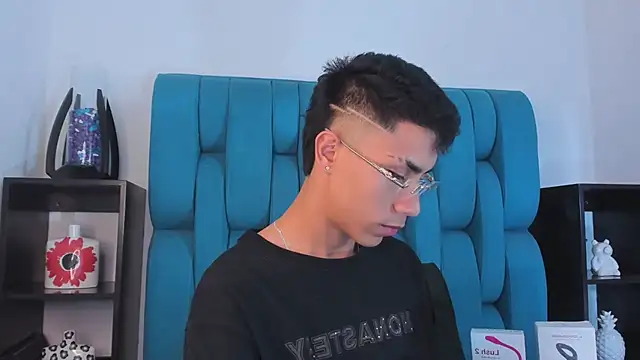 Snapshot of AlanNaughty chatting on 27, 12, 2024 AlanNaughty online show from 27, 12, 2024