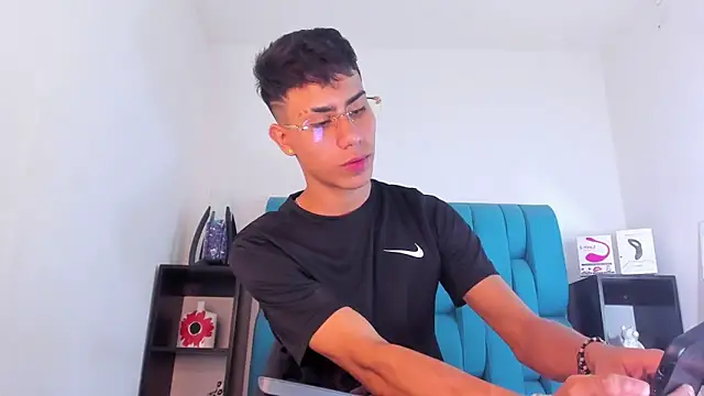 Snapshot of AlanNaughty chatting on 19, 1, 2025 AlanNaughty online show from 19, 1, 2025