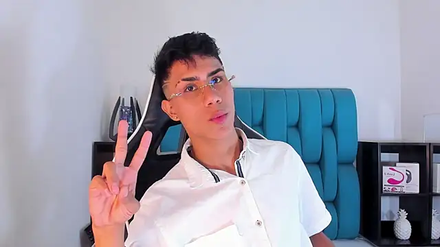 Snapshot of AlanNaughty chatting on 5, 2, 2025 AlanNaughty online show from 5, 2, 2025