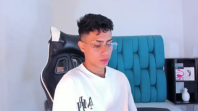 Snapshot of AlanNaughty chatting on 9, 2, 2025 AlanNaughty online show from 9, 2, 2025