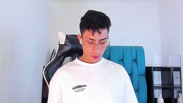 Snapshot of AlanNaughty chatting on 18, 2, 2025 AlanNaughty online show from 18, 2, 2025