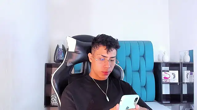 Snapshot of AlanNaughty chatting on 26, 2, 2025 AlanNaughty online show from 26, 2, 2025