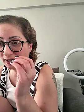 Snapshot of bisexyelizz chatting on 23, 3, 2025 bisexyelizz online show from 23, 3, 2025