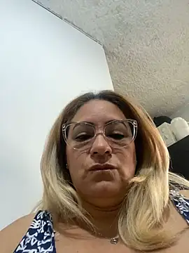 Snapshot of x_elena_x chatting on 24, 12, 2024 x elena x online show from 24, 12, 2024