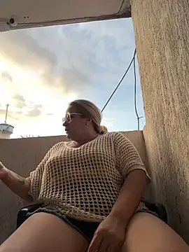 Snapshot of x_elena_x chatting on 25, 12, 2024 x elena x online show from 25, 12, 2024