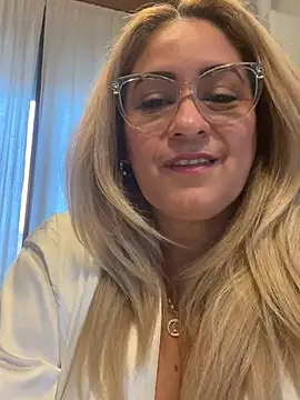 Snapshot of x_elena_x chatting on 10, 2, 2025 x elena x online show from 10, 2, 2025