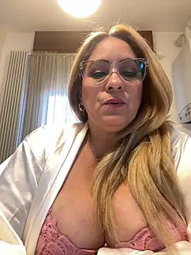 Snapshot of x_elena_x chatting on 11, 2, 2025 x elena x online show from 11, 2, 2025