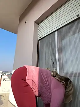 Snapshot of x_elena_x chatting on 20, 2, 2025 x elena x online show from 20, 2, 2025