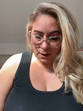 Snapshot of x_elena_x chatting on 24, 2, 2025 x elena x online show from 24, 2, 2025